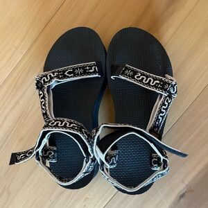 Women’s platform Teva sandals Size 6.5